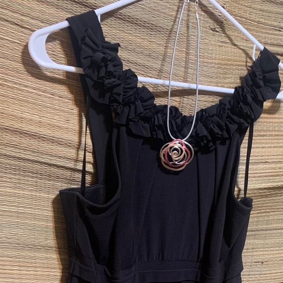 Black/to the knee cocktail dress - Picture 2 of 8